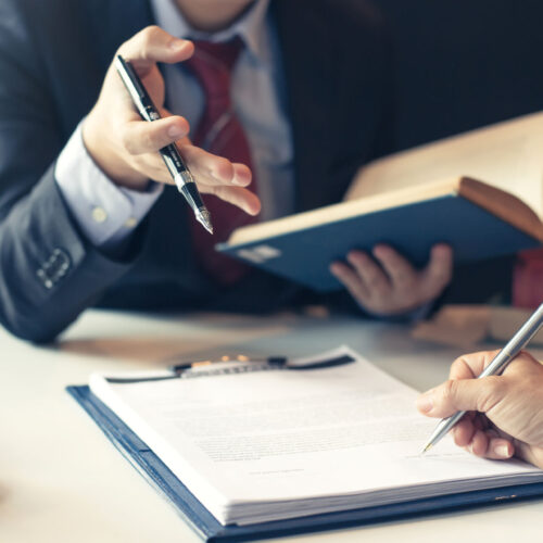 Do I Need a Business Litigation Lawyer? 4 Reasons You Do